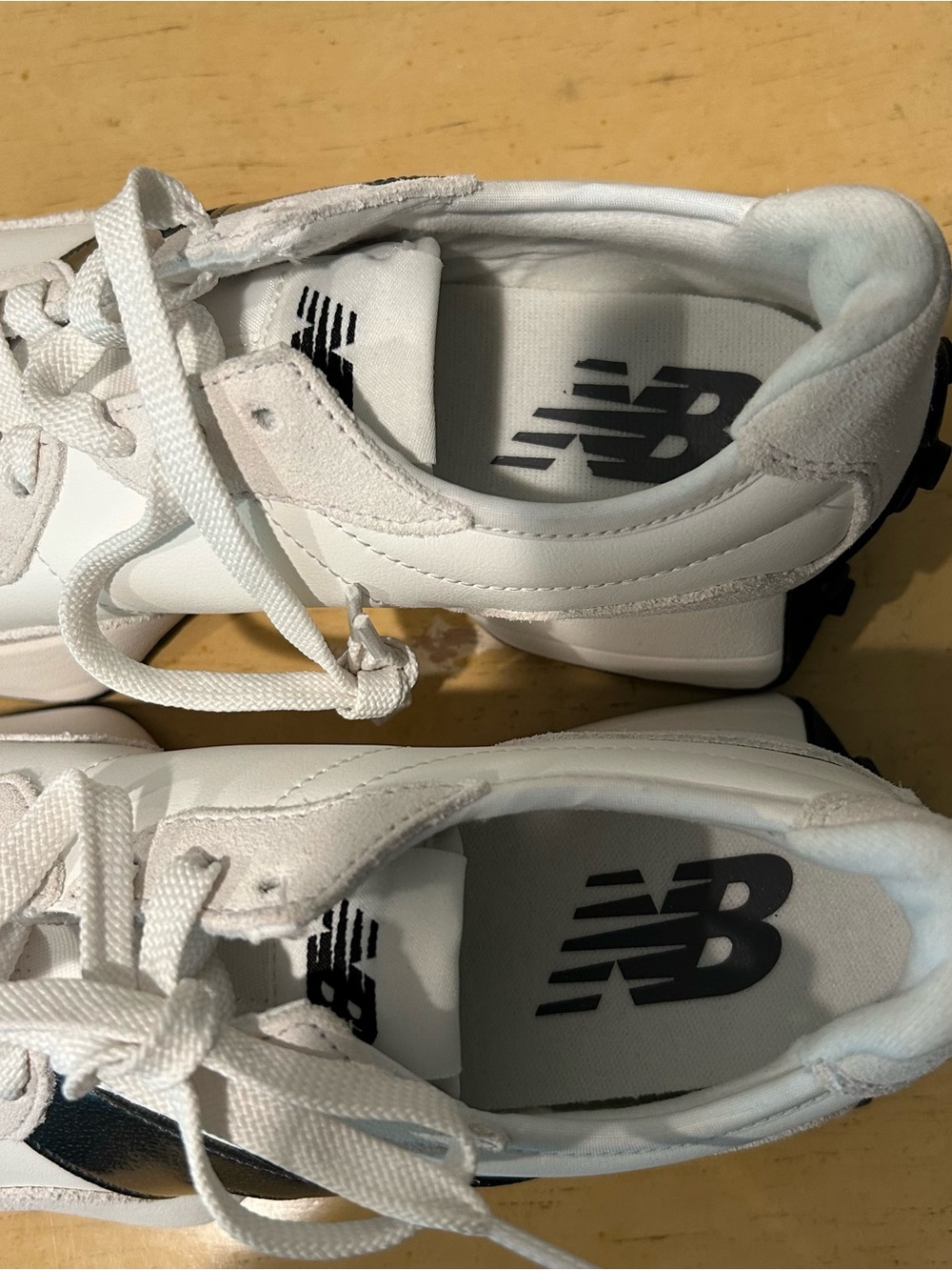 New balance womens 327 leather, suede, black and white sneaker in size 7 - Picture 4 of 14